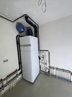 Unité intérieure d’une pompe à chaleur pour le chauffage au sol et la production d’eau chaude sanitaire