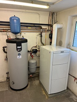 Chaudière à gaz au sol VKK 286 VAILLANT avec sonde extérieure et préparateur sanitaire ACV